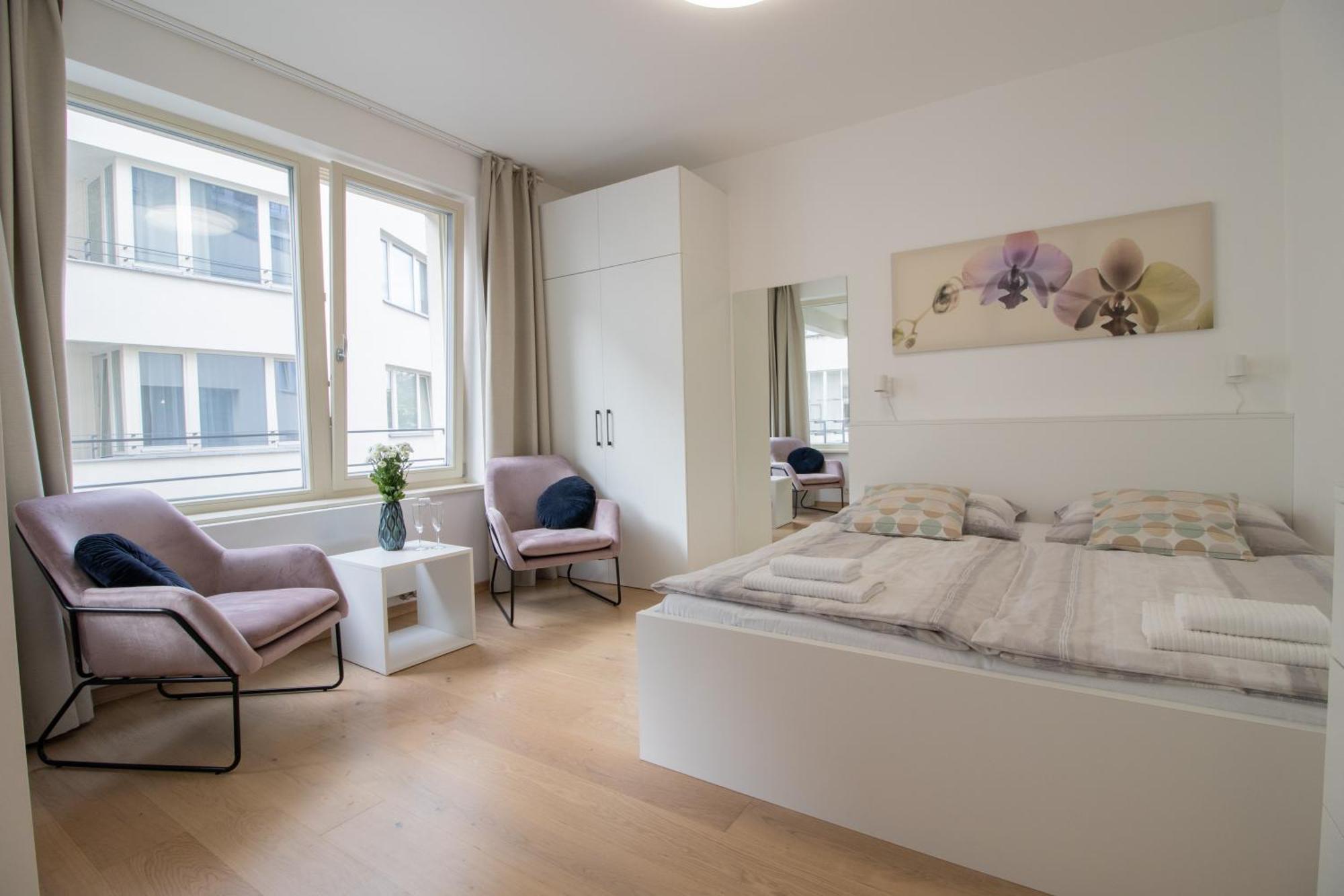 Krakovska Cr Apartments Прага Екстер'єр фото