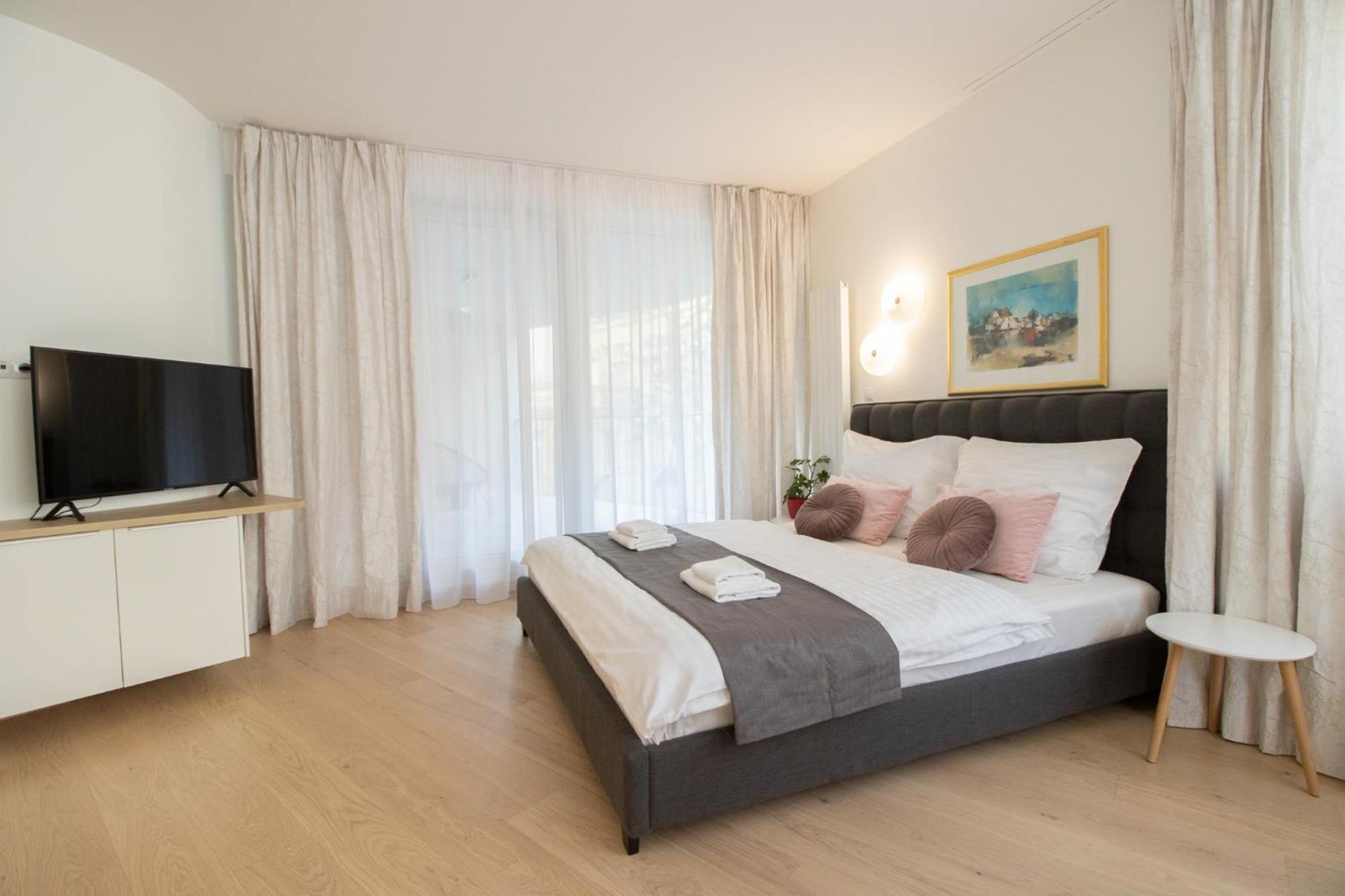 Krakovska Cr Apartments Прага Екстер'єр фото